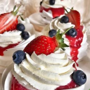 [art2cake, Надежда Коломейцева] Пирожное «Белоснежная Павлова»
