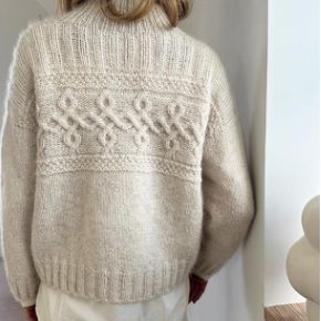 [Вяжи.ру, Le Knit] Теплый и комфортный текстурный свитер Edith, вязаный спицами сверху (2026)