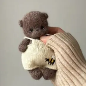 [Varenka.toys, Марина Пяжиева] Мишка Тео (2025)
